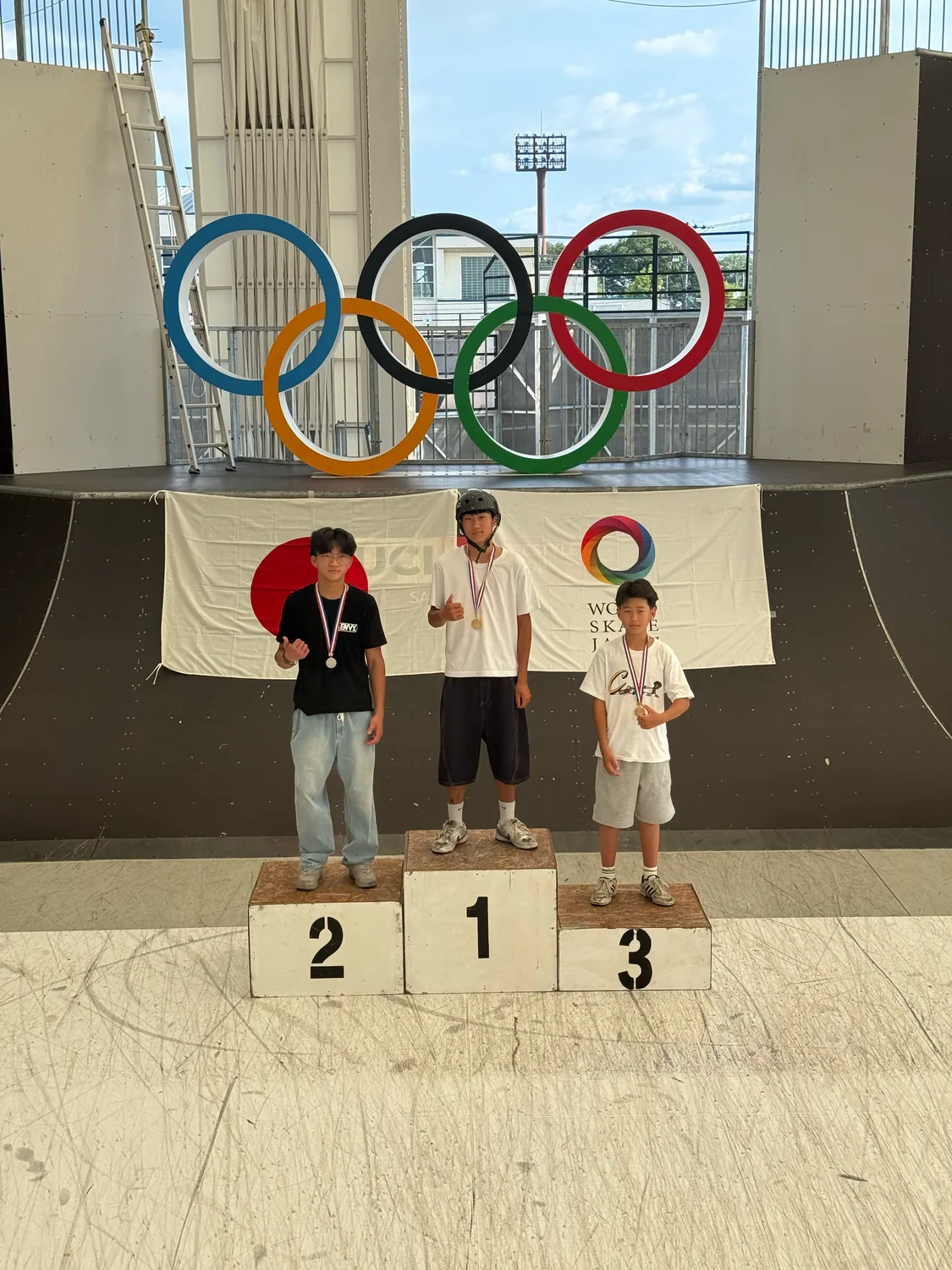 大会表彰台の写真