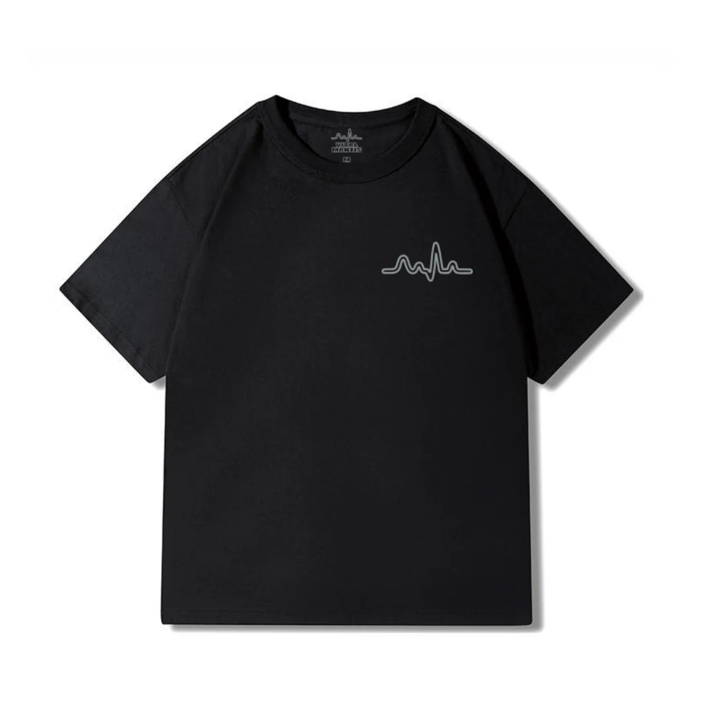 VITAL MANTIS ブラックTシャツ（公式Instagram掲載画像）